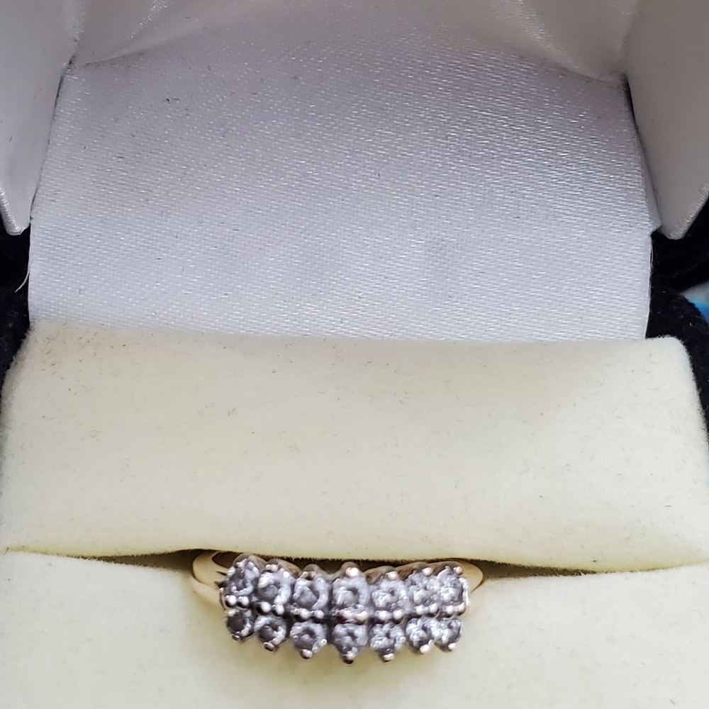 Gold Ring - Picture 10 of 13